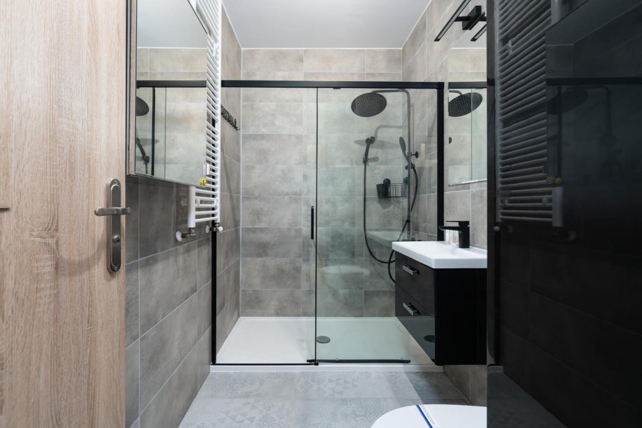 Modern Apartment With Balcony & Free Garage Poznan By Noclegi Renters Exterior photo