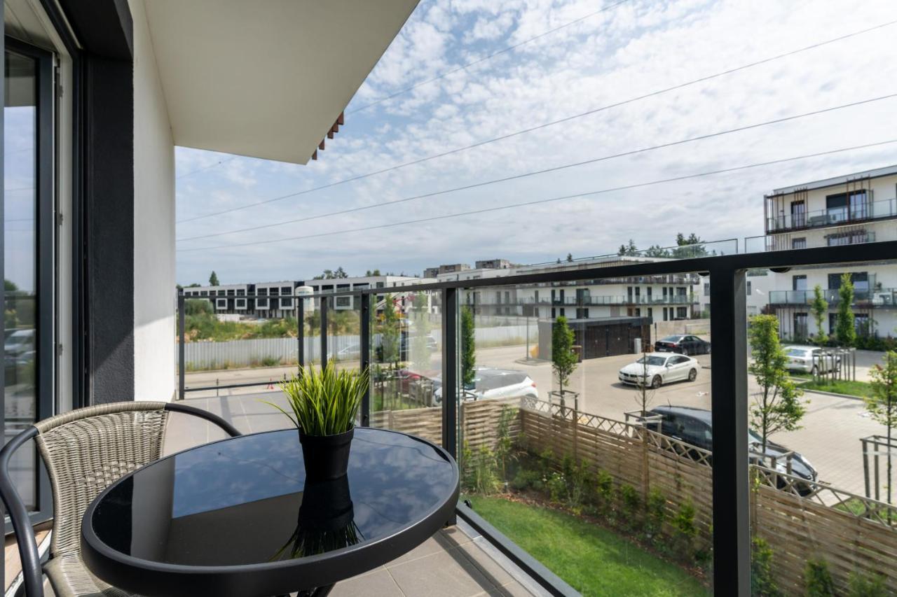 Modern Apartment With Balcony & Free Garage Poznan By Noclegi Renters Exterior photo